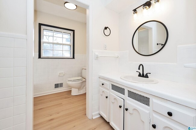 Building Photo - 3338 Crescent Dr