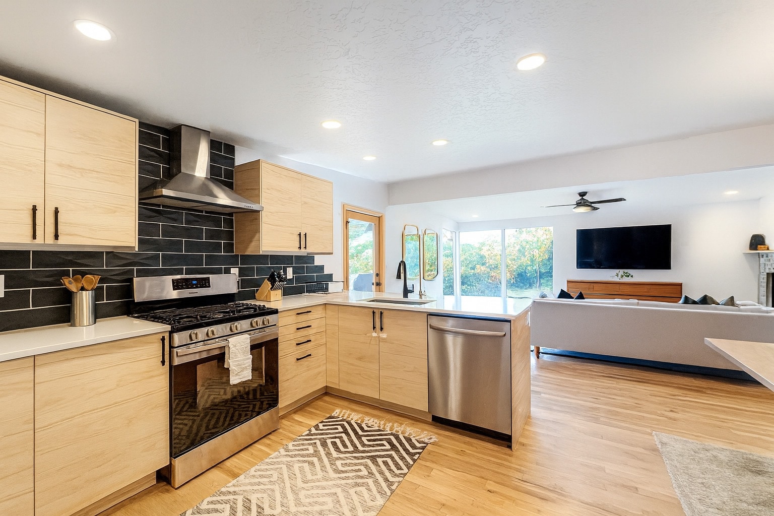 Building Photo - 3909 W Normandie Dr