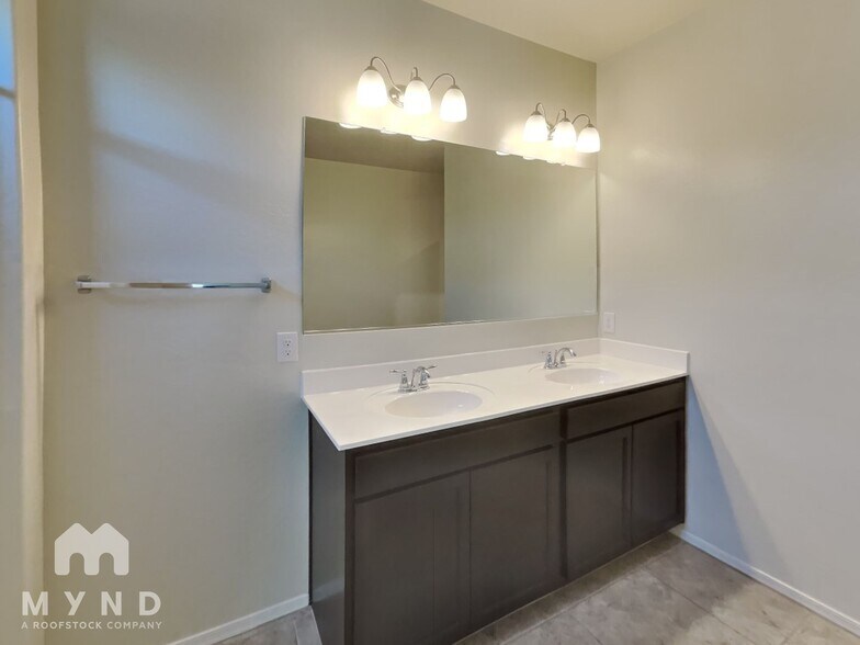 Building Photo - 10515 E Lupine Ln
