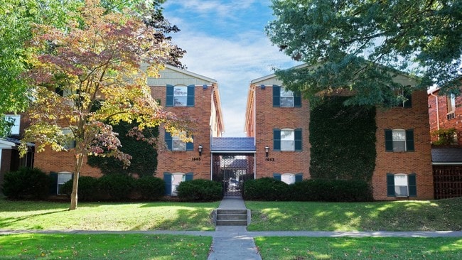 Primary Photo - Greentree Apartments - Longbranch Building