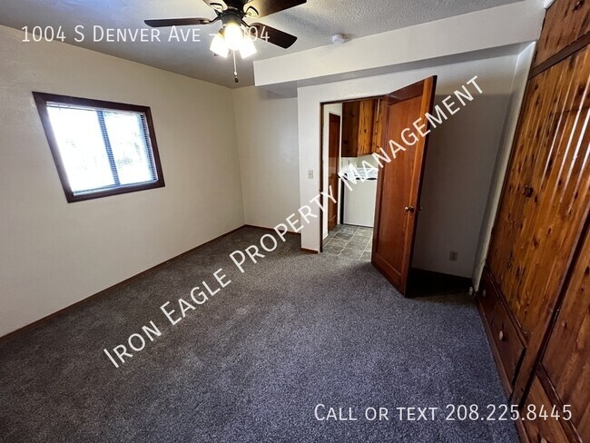 Building Photo - 1004 S Denver Ave