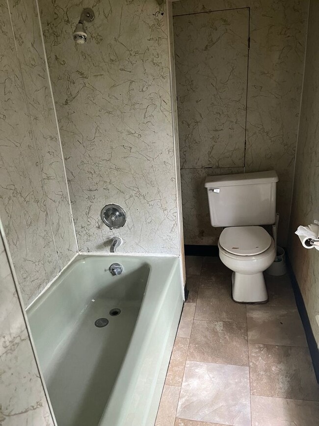 Building Photo - 2-3 Bedroom, 1 Bathroom Detached House in Shippensburg