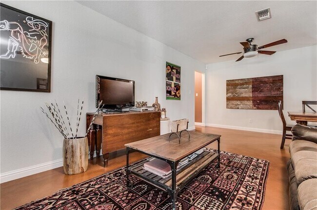 Building Photo - 1302 River Ridge Dr