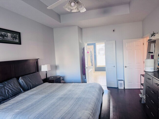 Building Photo - 4 Bedroom 2 Bath in Deer Creek