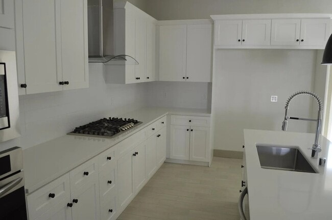 Building Photo - 2430 Bastidas Dr