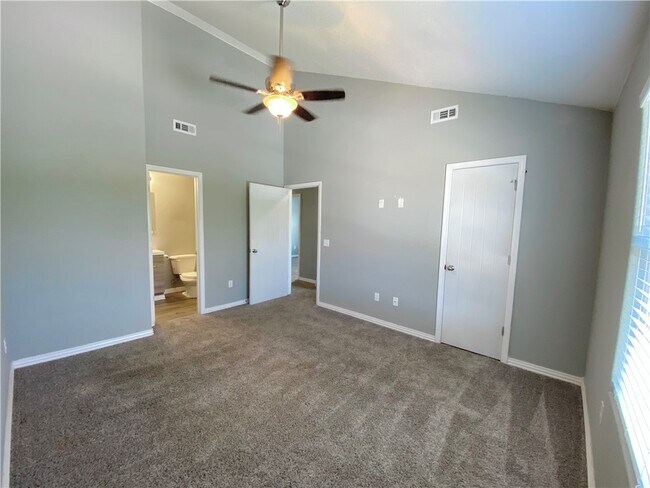 Building Photo - 133 S Pinyon Point