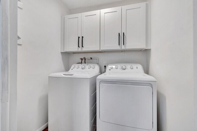 Building Photo - 52 Burgundy N