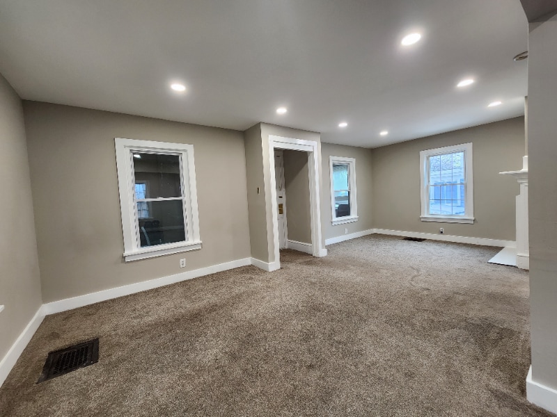 Building Photo - 376 De Wolf Pl