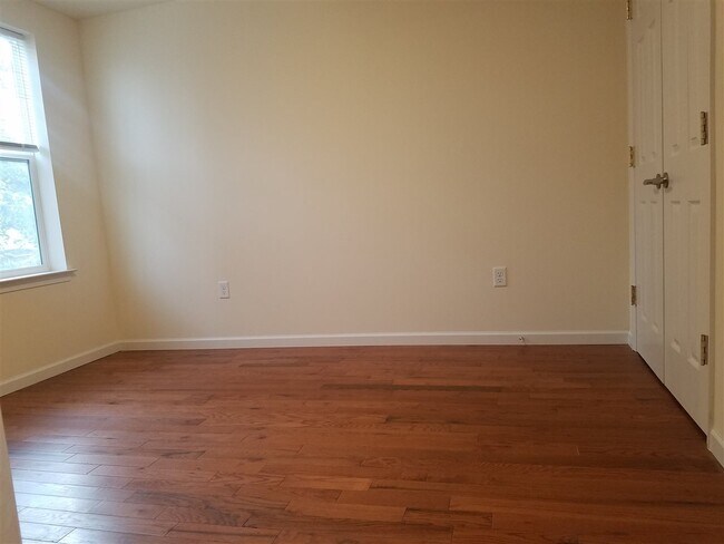 Building Photo - 26 Cottage St