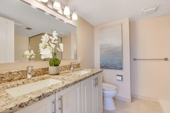 Building Photo - 4200 N Ocean Dr