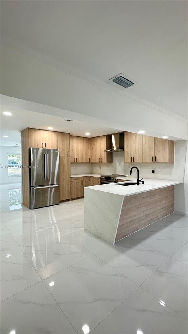 Building Photo - 1675 NE 45th St