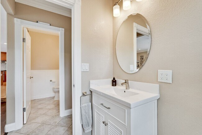 Building Photo - Remodeled 5 Bedroom Home with Heated Pool, Hillside Views, Solar, and Sunrise and Sunset Views in...