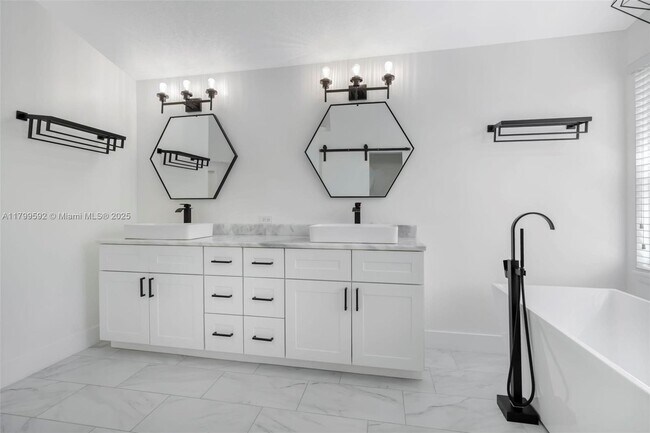 Building Photo - 5050 Greenwich Preserve Ct