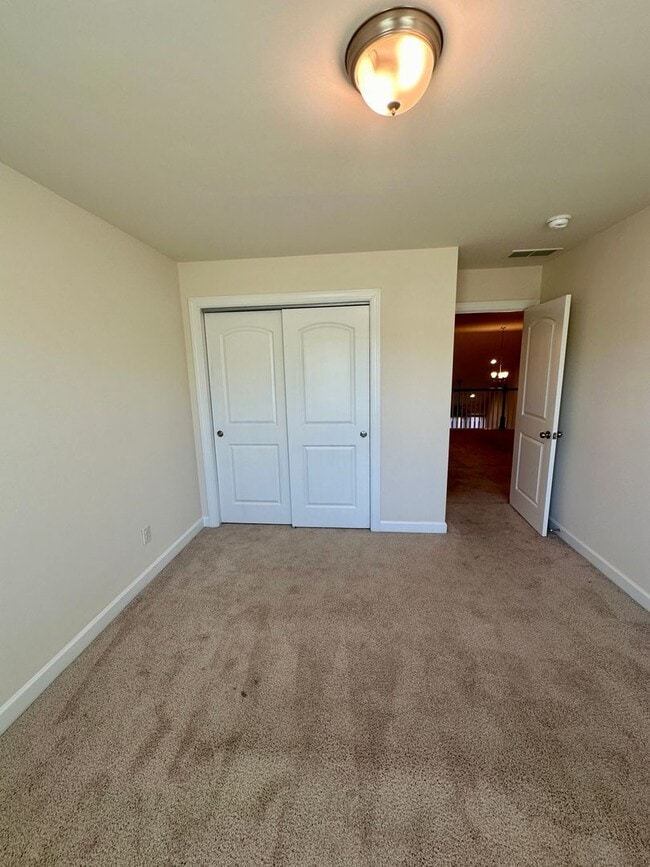 Building Photo - Spacious 3BR Townhouse in Berewick