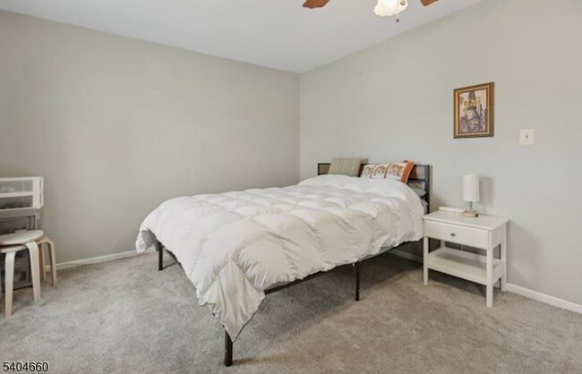 Building Photo - 360 Cotswold Pl