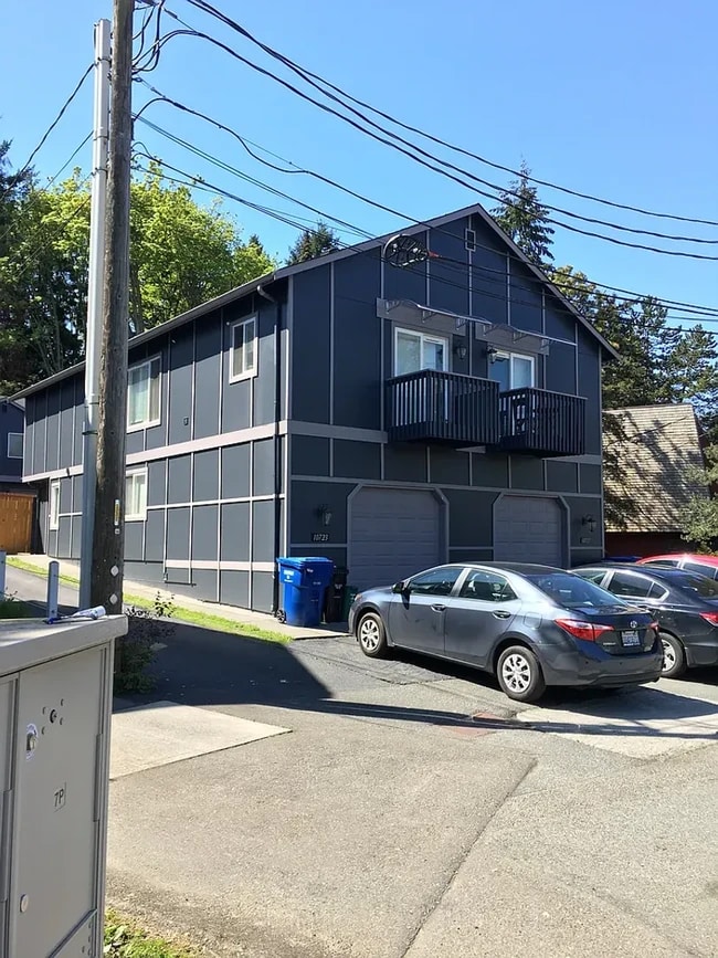 Building Photo - 10723 Burke Ave N