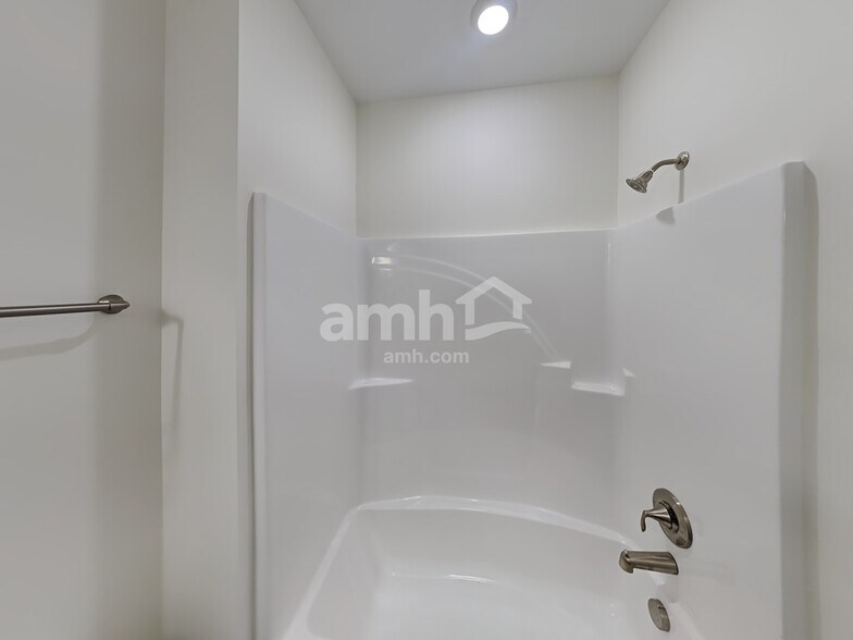 Building Photo - 1100 Amberly Wy