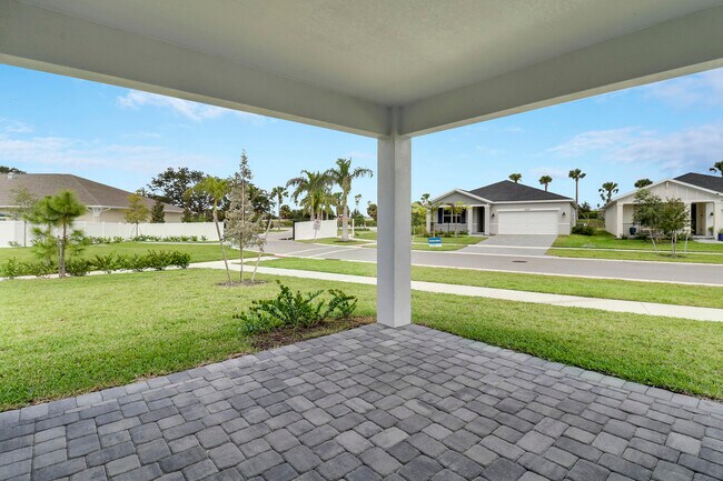Building Photo - 8901 Dahlia Cir