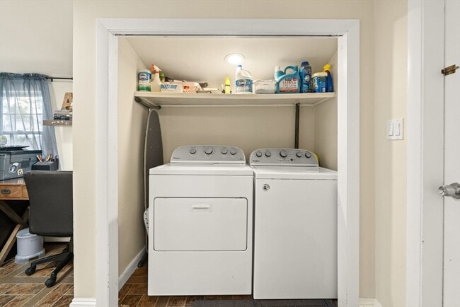 Building Photo - 48 Tapped St