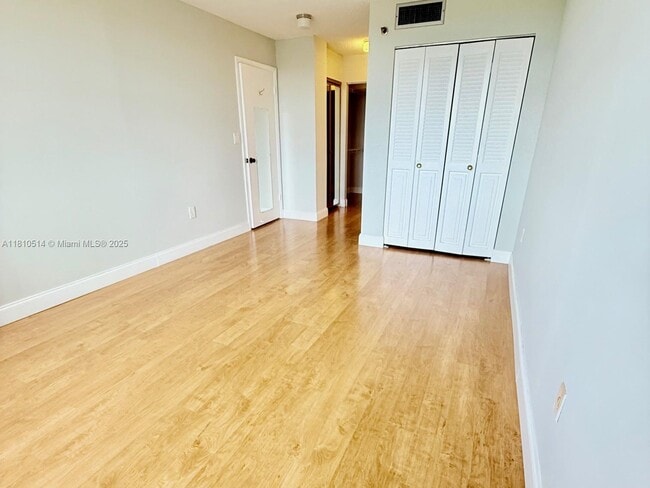 Building Photo - 1300 St Charles Pl