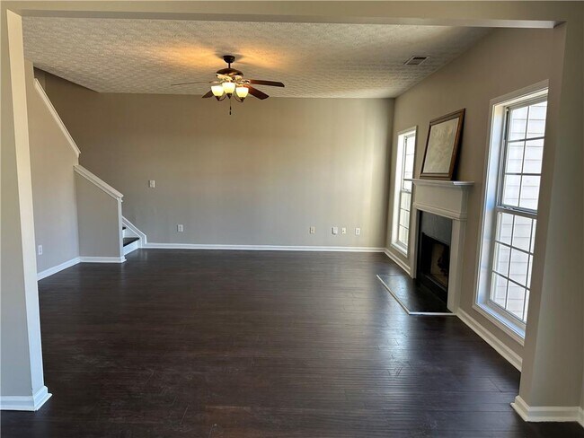 Building Photo - 590 Clairidge Ln SW