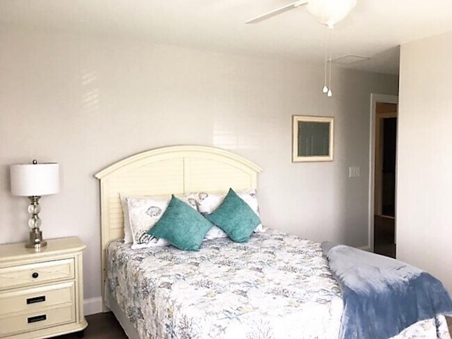 Building Photo - 34 Elizabeth Rd