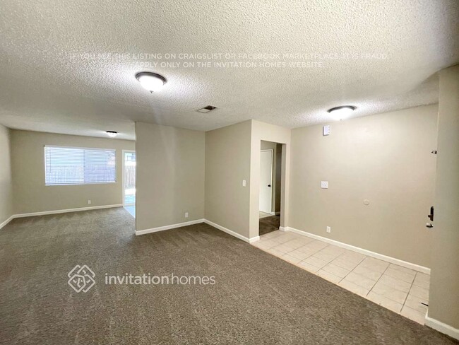 Building Photo - 1385 Meadowlark Dr