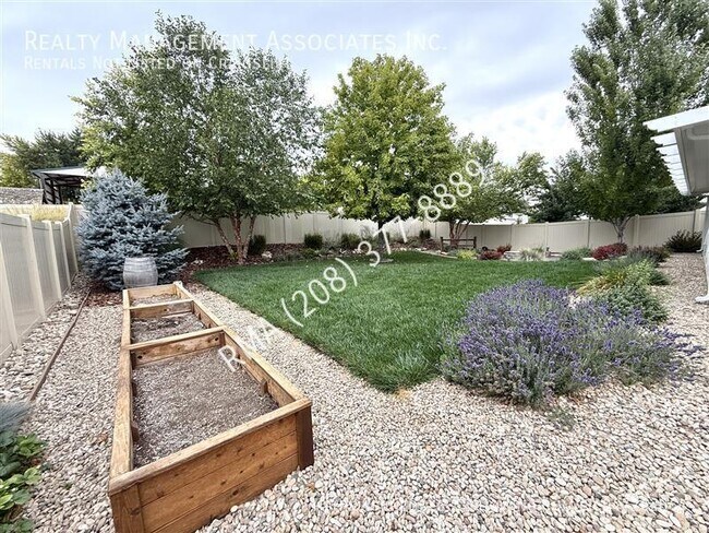 Building Photo - 6031 N Spindrift Ave