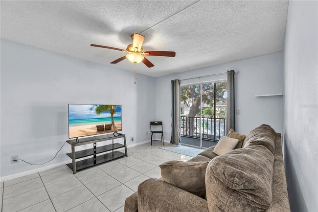 Building Photo - 801 Russell Ln