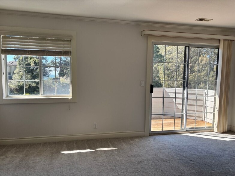 Building Photo - 444 Racquet Landing