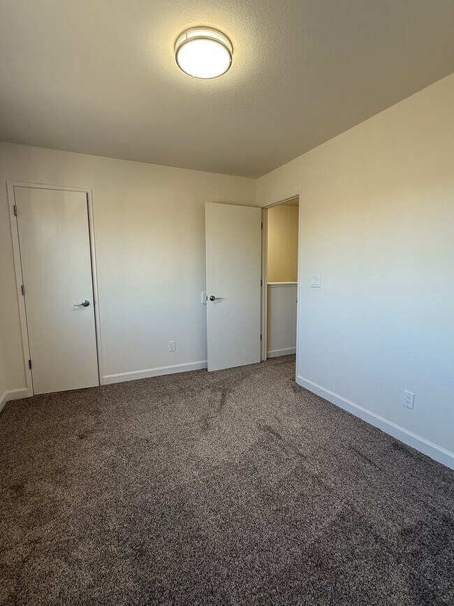 Building Photo - 306 16th St