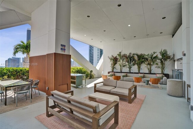 Building Photo - 888 Biscayne Blvd