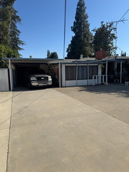 Building Photo - 2011 E Orange Grove Ave