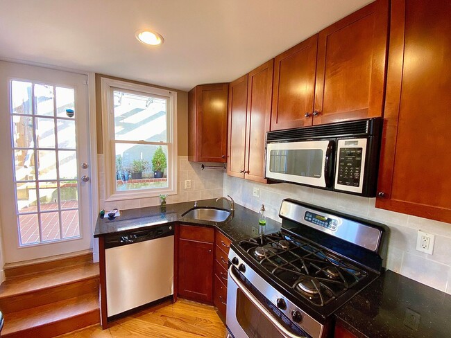 Building Photo - Charming 2 Bedroom/1.5 Bathroom Townhome with Patio in Upper Fells Point, MD!