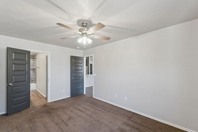 Building Photo - Beautiful 3 Bedroom, 2 Bath Home Close to Choctaw