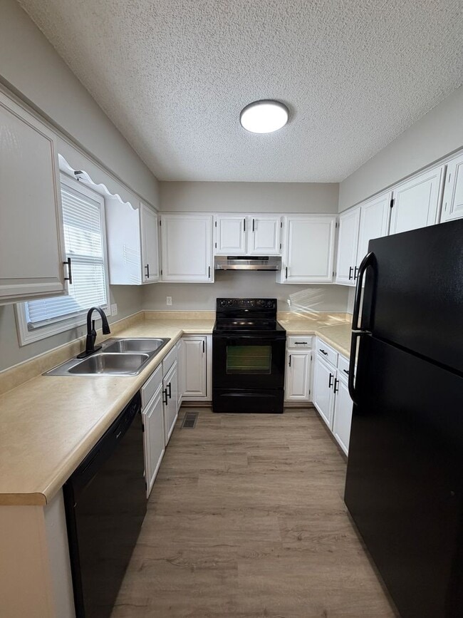 Building Photo - 1835 S Stacey St