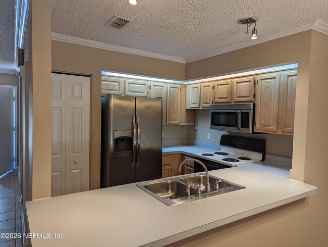 Building Photo - 8529 Sturbridge Cir W