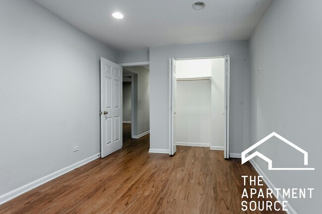 Building Photo - 3216 N Racine Ave