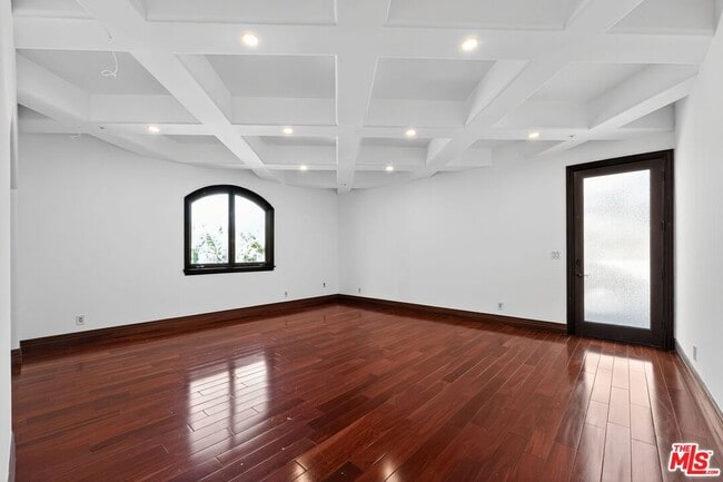 Building Photo - 4536 Vanalden Ave