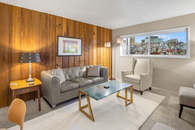 Building Photo - Downtown Anchorage Two Bedroom Two Bath (102)