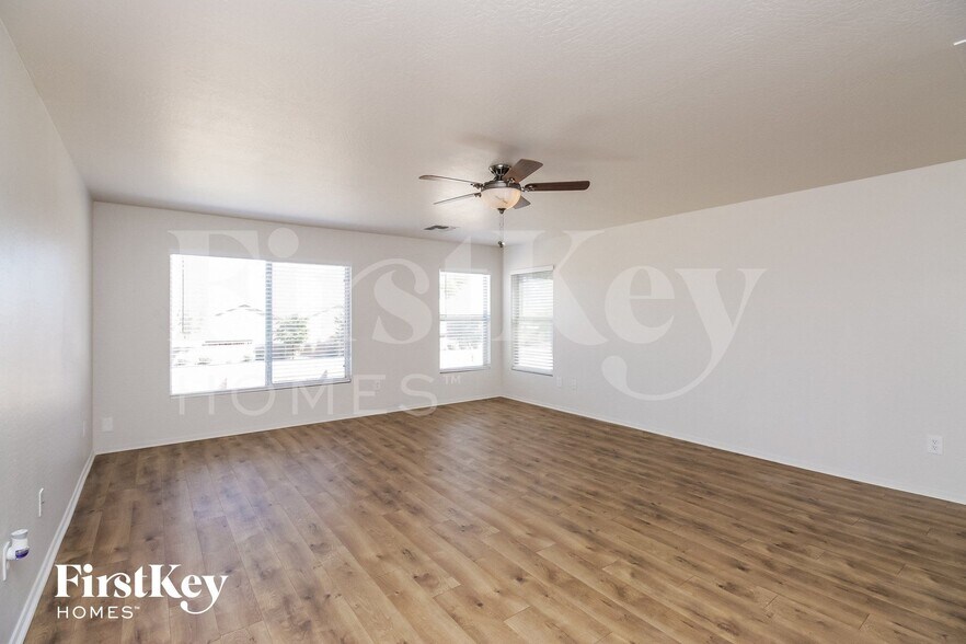 Building Photo - 31315 N Shale Dr