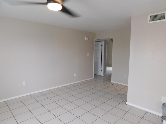 Building Photo - 105 Rockwell Way