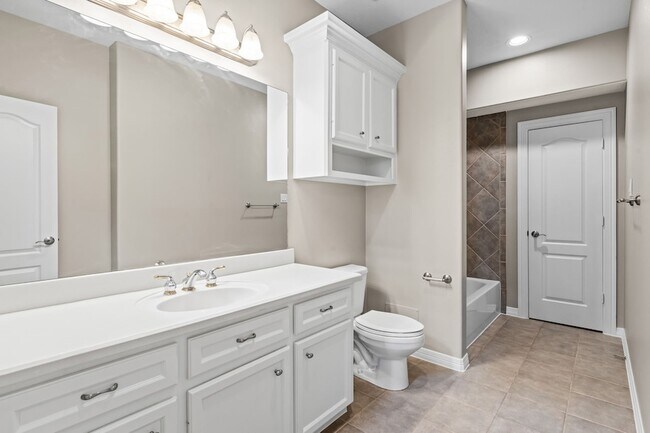 Building Photo - 70 Blooming Grove Ln