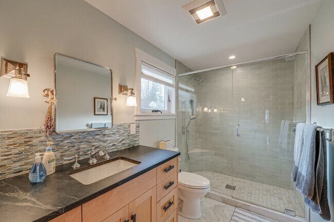 Building Photo - 2323 Elizabeth St