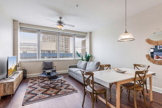 Building Photo - 925 Common St