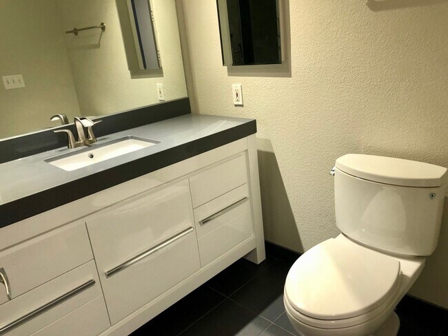 Building Photo - Ideal Location. .. Walk to Bart, Costco, Starbucks, Trader Joes, Kaiser Hospital