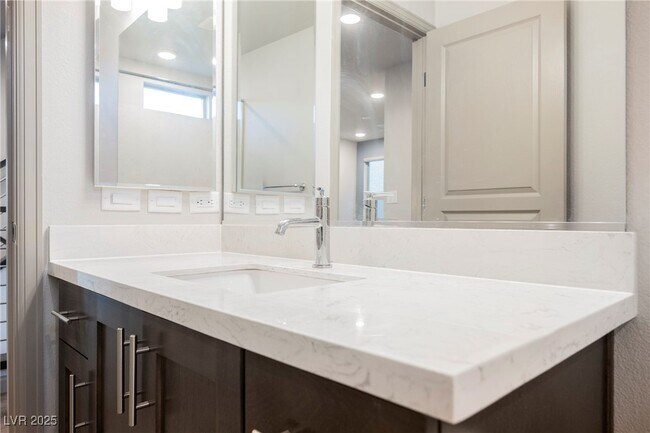 Building Photo - 8081 Misty Canyon Ave