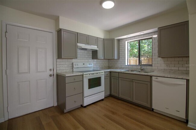 Building Photo - 1537 King Ave