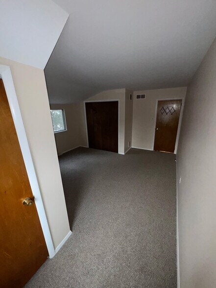 Building Photo - 2363 Mount Carmel Ave