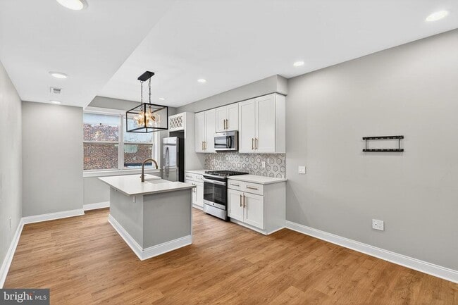 Building Photo - 2528 E Albert St